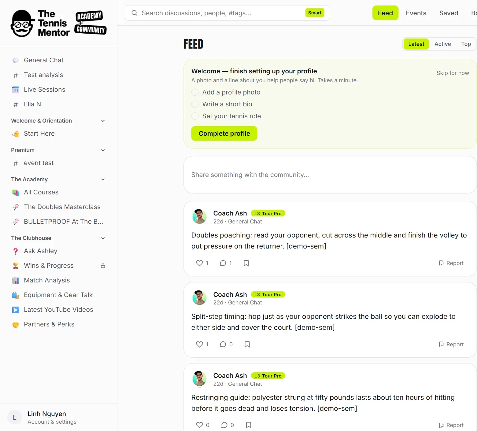 Inside a TennisCreators community: the branded sidebar and live member feed